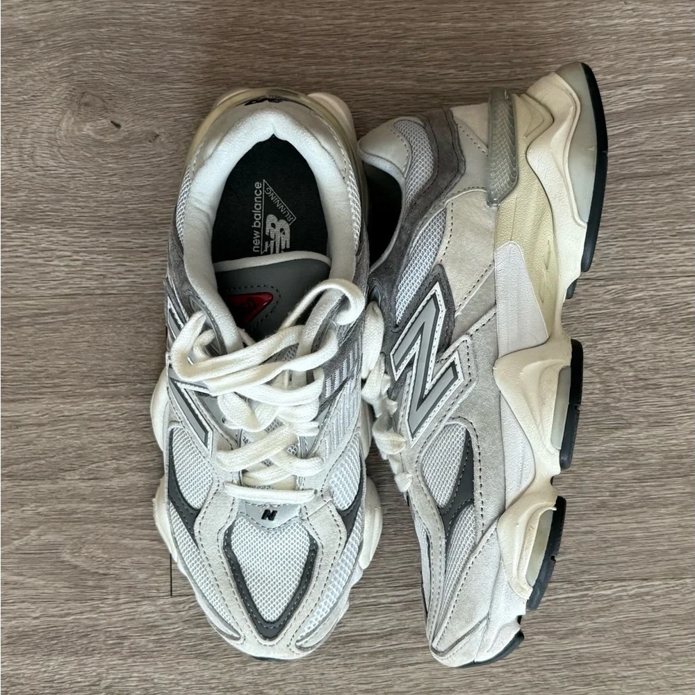 New Balance White and Gray Sneakers - Picture 2 of 2